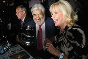 freuten sich: Mario Adorf mit Frau Monique (Foto: Ingrid Grossmann)